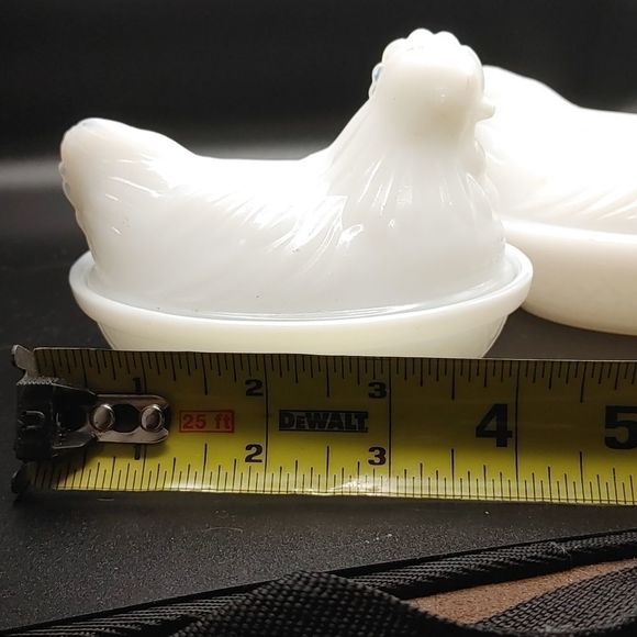 2 Hazel Atlas Milkglass Nesting Hens - Picture 8 of 10